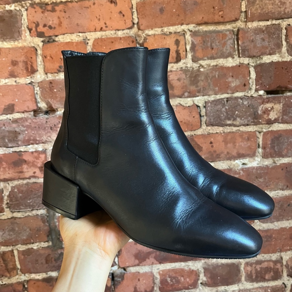 Stuart Weitzman Accordion Chelsea Boots size 6
